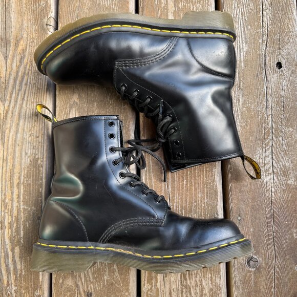 EUC Dr. Martens 11821 Smooth Black Leather Lace Up Boots in Women's 10/EU 42 - Picture 3 of 13